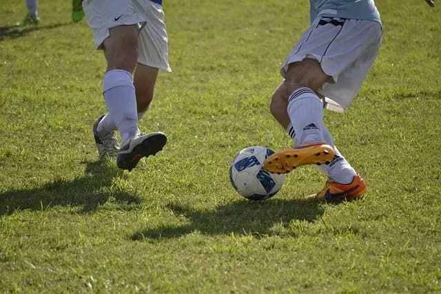 Las 10 habilidades esenciales que todo futbolista debe dominar