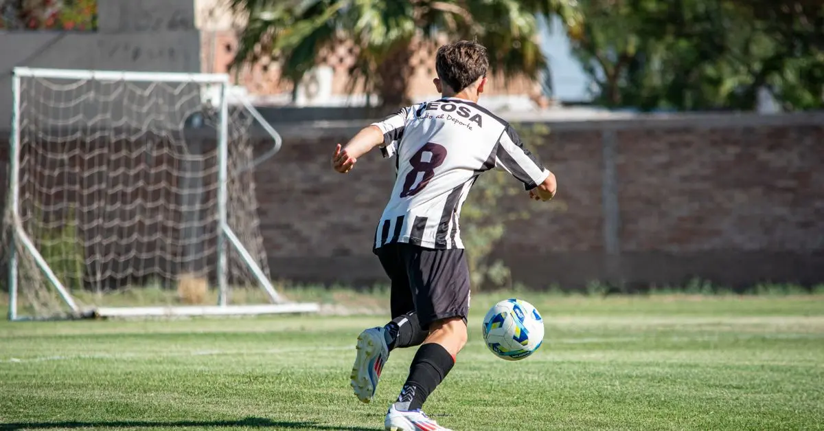Programa de entrenamiento semanal para futbolistas principiantes